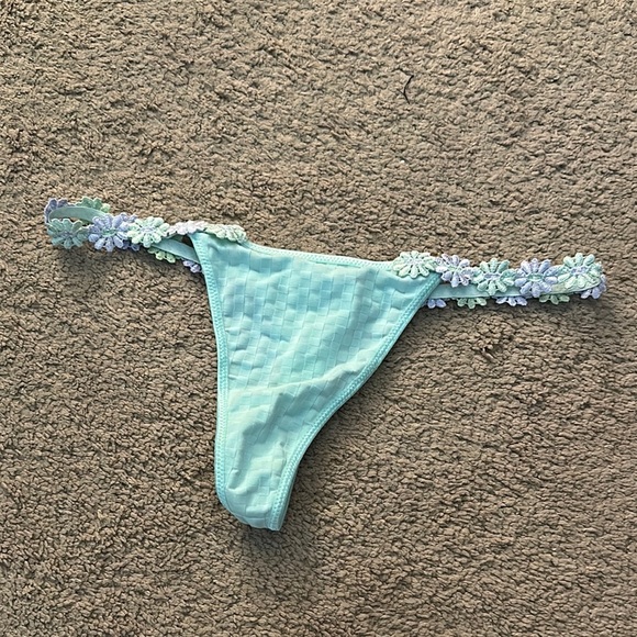 Marie Jo Avero Thong - Picture 1 of 9